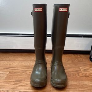 Hunter rain boots. Women’s size 9